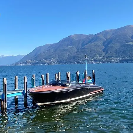 With Stunning Views To Lake Maggiore アパート *